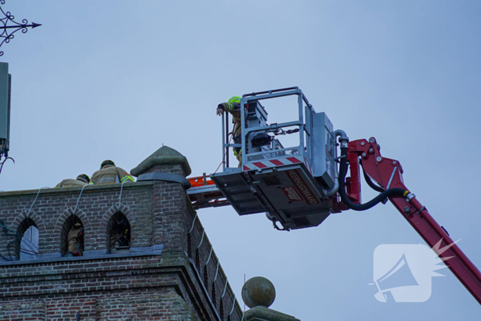 Hulpdiensten groots ingezet voor persoon die in kerktoren valt