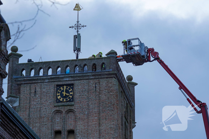 Hulpdiensten groots ingezet voor persoon die in kerktoren valt