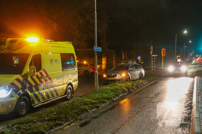 Scooterrijder en automobilist met elkaar in botsing