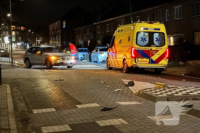 Enorme schades na aanrijding op kruising