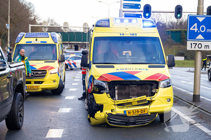 Ambulance in botsing tijdens spoedrit