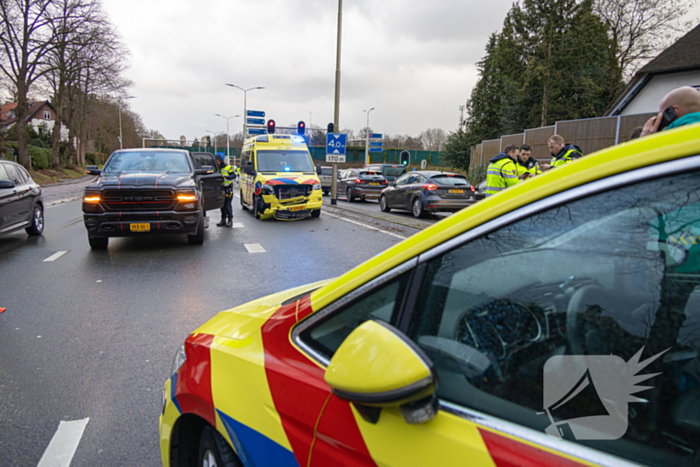 Ambulance in botsing tijdens spoedrit