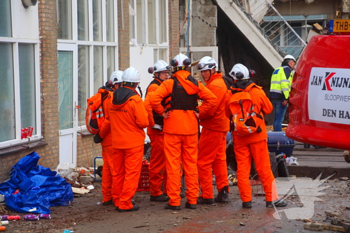 Nieuwe ploeg brandweermensen zoekt verder naar slachtoffers