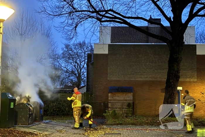 Brand in ondergrondse container zorgt voor veel rookontwikkeling