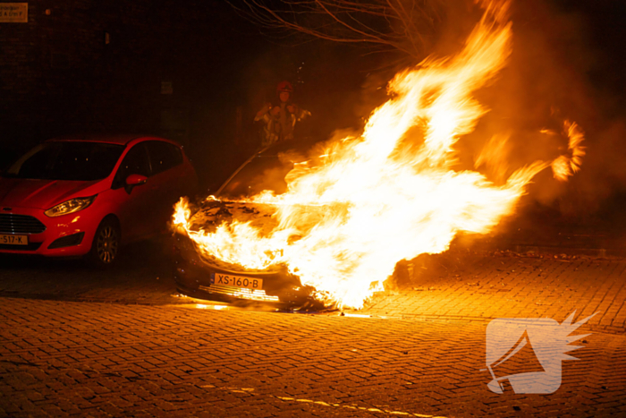 Brandweer ingezet voor autobrand