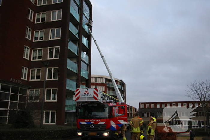 Hoogwerker weigert, glazenwasser vast op zes hoog