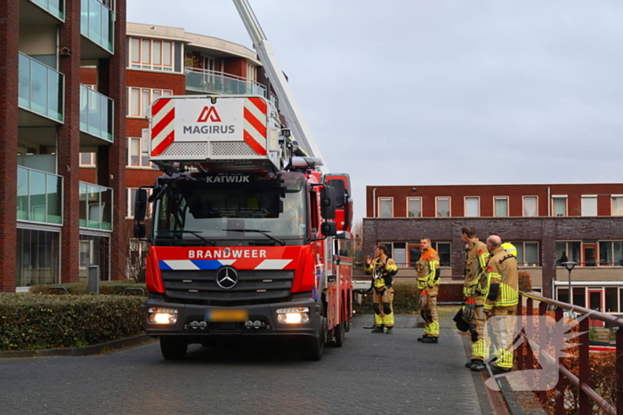 Hoogwerker weigert, glazenwasser vast op zes hoog