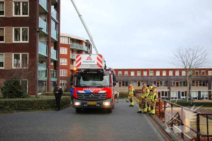 Hoogwerker weigert, glazenwasser vast op zes hoog