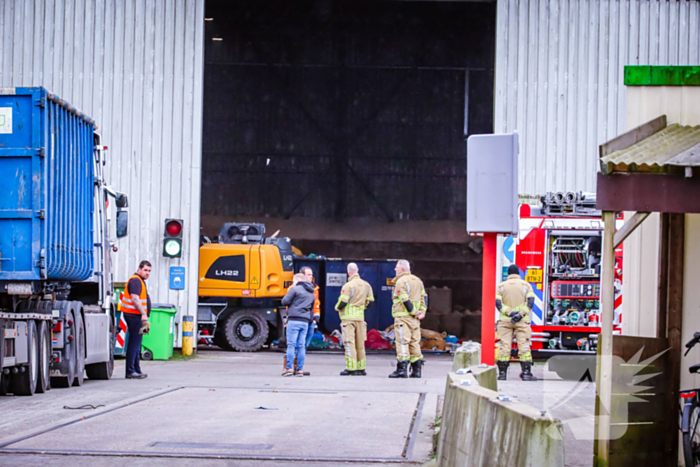 Brand in loods van recyclingbedrijf