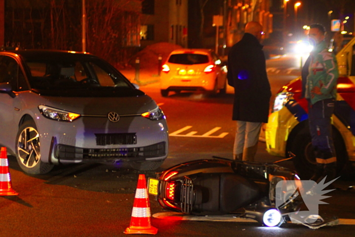 Scooterrijder gewond bij botsing met auto