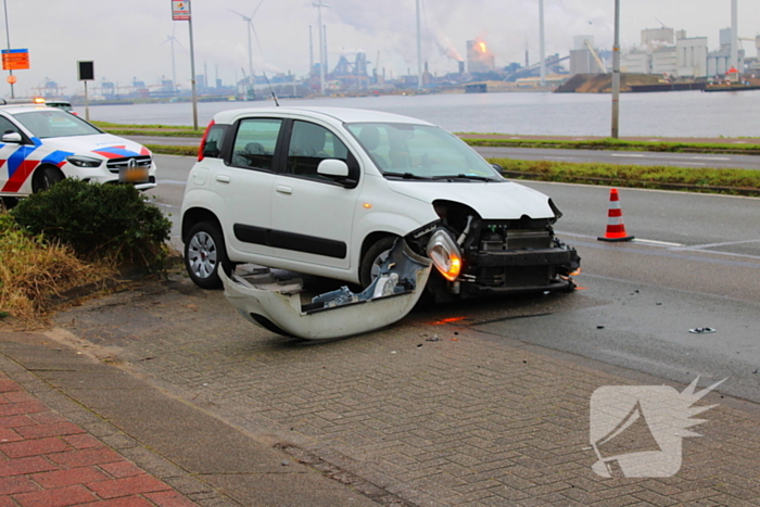 Schade na botsing personenauto's