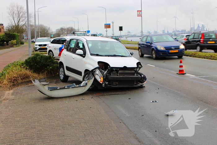 Schade na botsing personenauto's