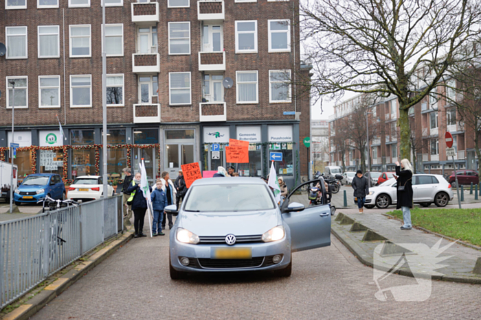 Kinderen vechten voor hun clubhuis met creatieve actie