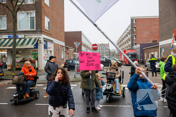 Kinderen vechten voor hun clubhuis met creatieve actie