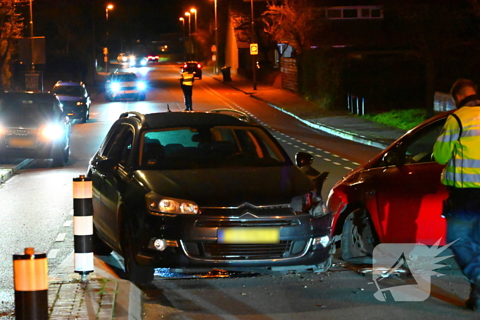 Gewonde na frontale botsing tussen twee auto's