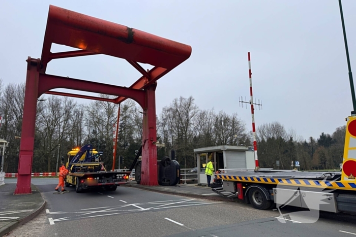 Paniekmanoeuvre leidt tot ongeval op ophaalbrug