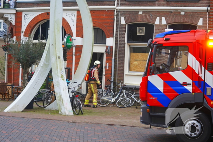 Brandweer controleert woning na melding van brand