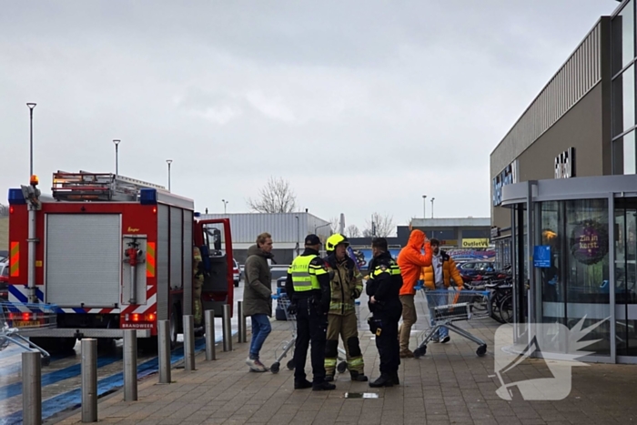 XL supermarkt ontruimd wegens brandgeur