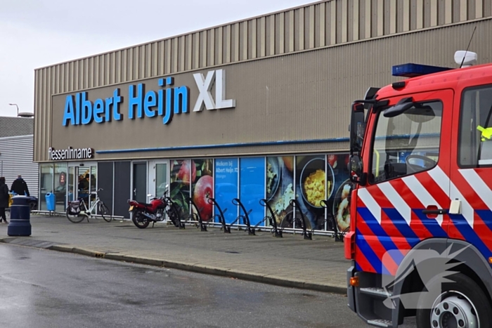 XL supermarkt ontruimd wegens brandgeur