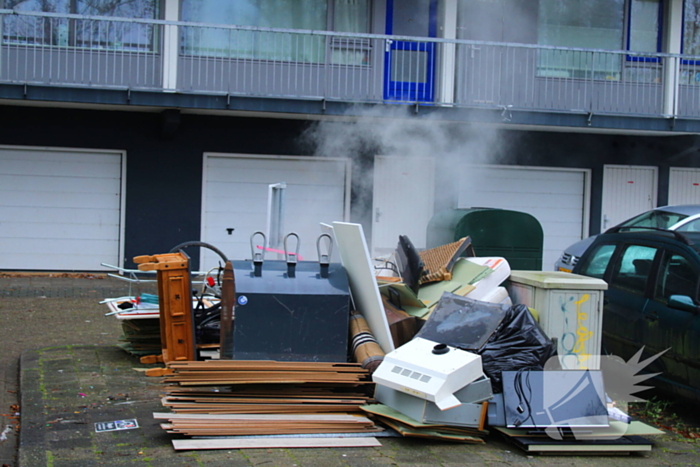 Veel rook bij brand in ondergrondse container