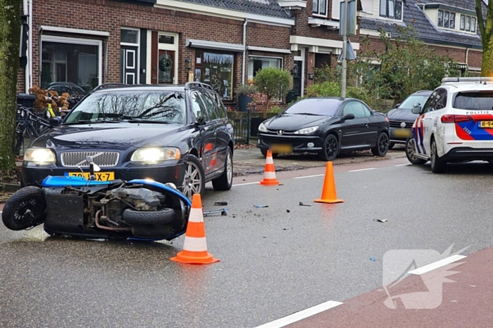 Scooterrijder geschept door automobilist