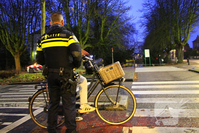 Fietsster botst tegen stoeprand