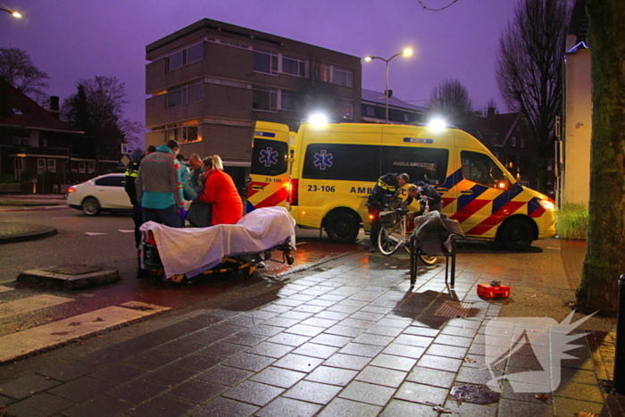 Fietsster botst tegen stoeprand