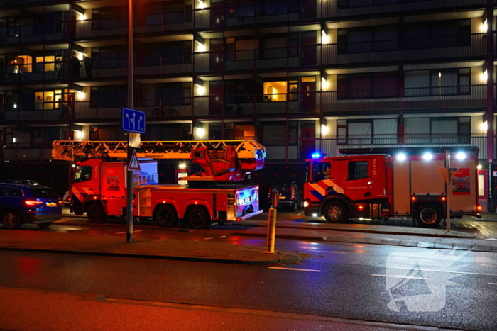 Vuurwerk zet portiek vol rook