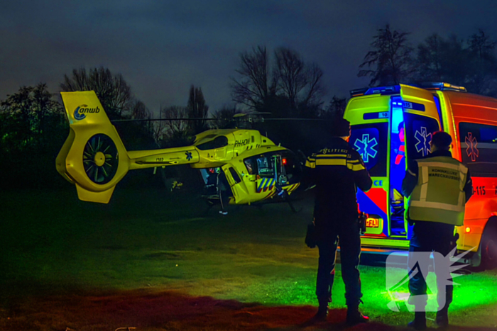 Ambulance helikopter vervoerd patiënt vanaf eilanden