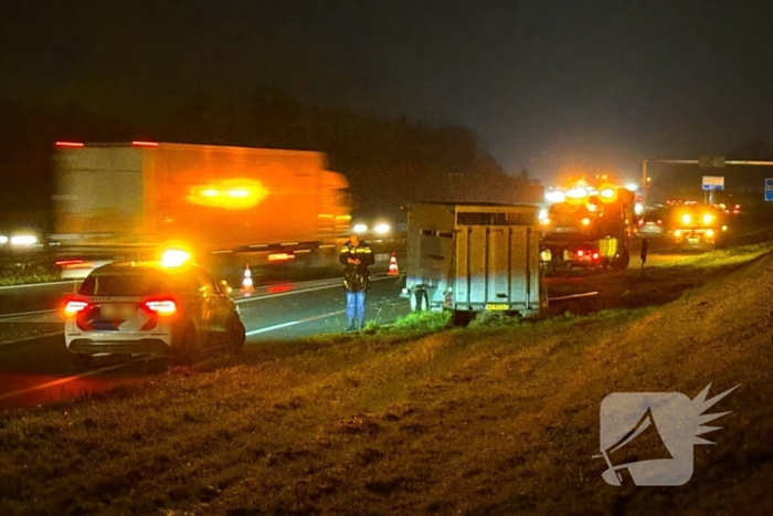 Eenzijdig ongeval op snelweg bij afslag Volkel veroorzaakt verkeershinder