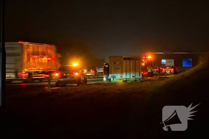 Eenzijdig ongeval op snelweg bij afslag Volkel veroorzaakt verkeershinder