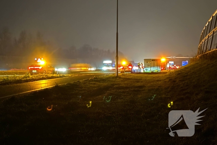 Eenzijdig ongeval op snelweg bij afslag Volkel veroorzaakt verkeershinder