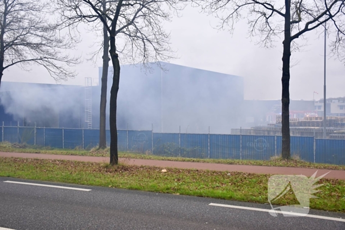 Fikse rookontwikkeling bij brand op terrein recycliingbedrijf