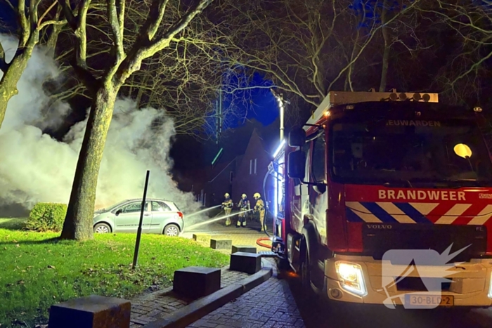 Geparkeerde auto's verwoest door brand