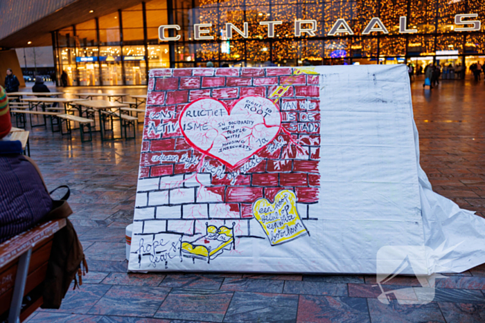 Demonstratie voor stoeptegel Benjamin