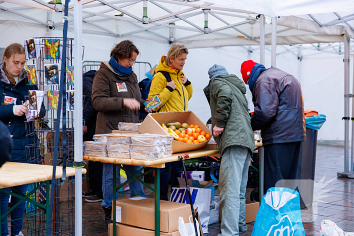 Demonstratie voor stoeptegel Benjamin