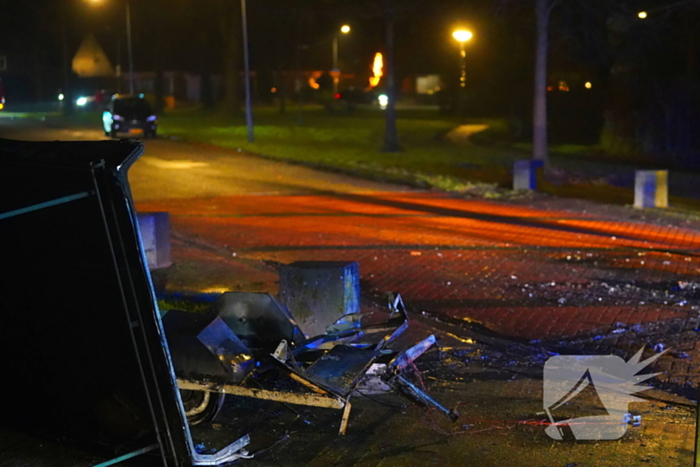 Traditiegetrouw gaat aanhanger in vlammen op