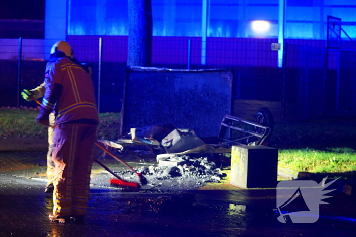 Traditiegetrouw gaat aanhanger in vlammen op