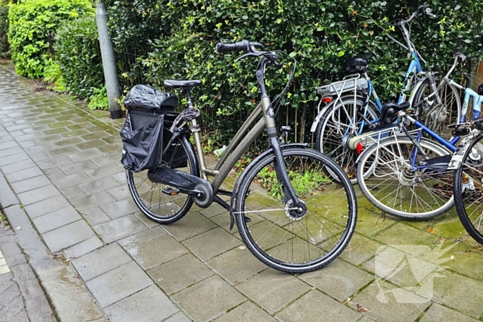 Fietser gewond naar ziekenhuis