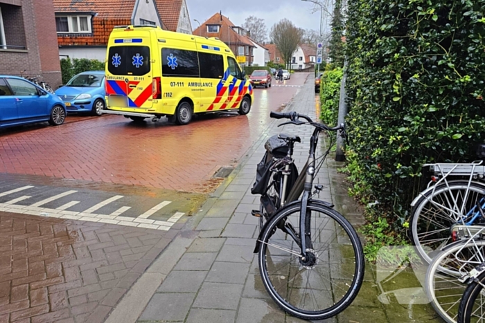 Fietser gewond naar ziekenhuis