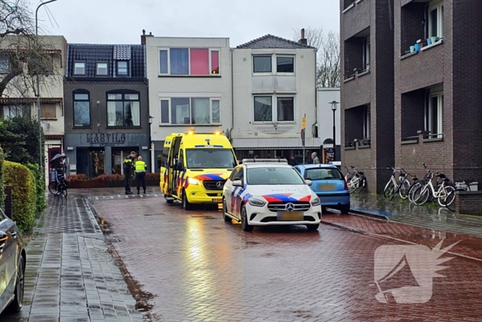 Fietser gewond naar ziekenhuis