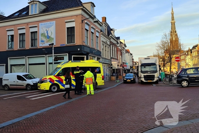 Verkeersregelaar gewond bij aanrijding