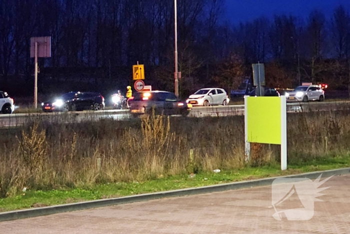 Politie houdt alcoholcontrole op rotonde