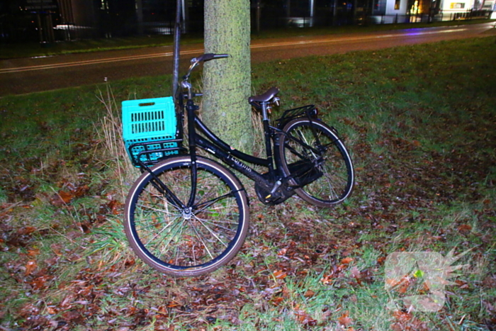 Fietser belandt in sloot langs de provincialeweg