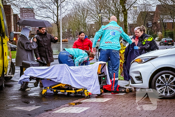 Jongedame op step aangereden door auto