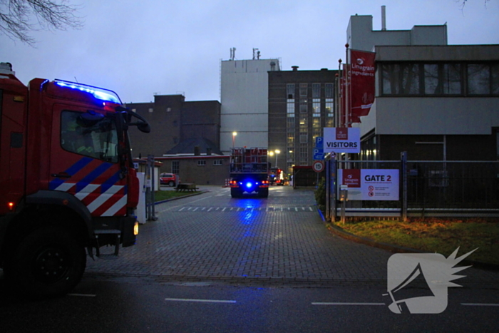 Brandende transportband in meelfabriek moeilijk bereikbaar