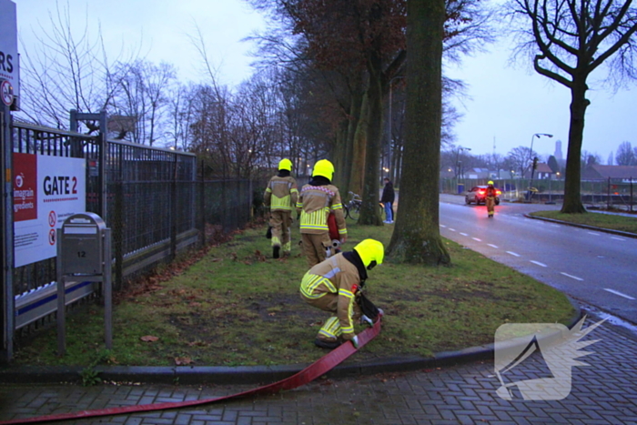 Brandende transportband in meelfabriek moeilijk bereikbaar