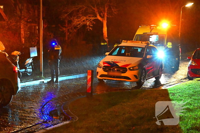 Scooterrijder botst tegen paal en raakt gewond