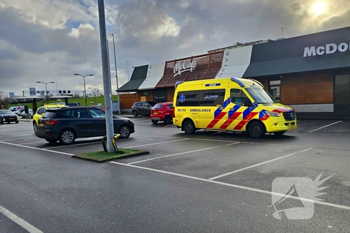 Fietser zwaargewond bij aanrijding met auto, traumateam ingezet