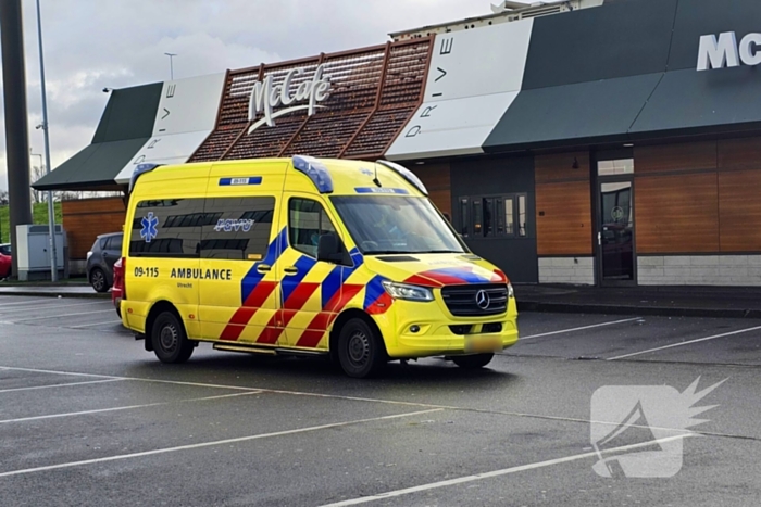 Fietser zwaargewond bij aanrijding met auto, traumateam ingezet